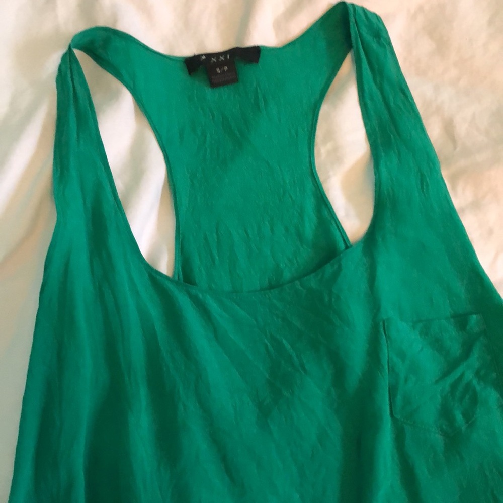 Green tank top crêpe material size small petite - Picture 2 of 2